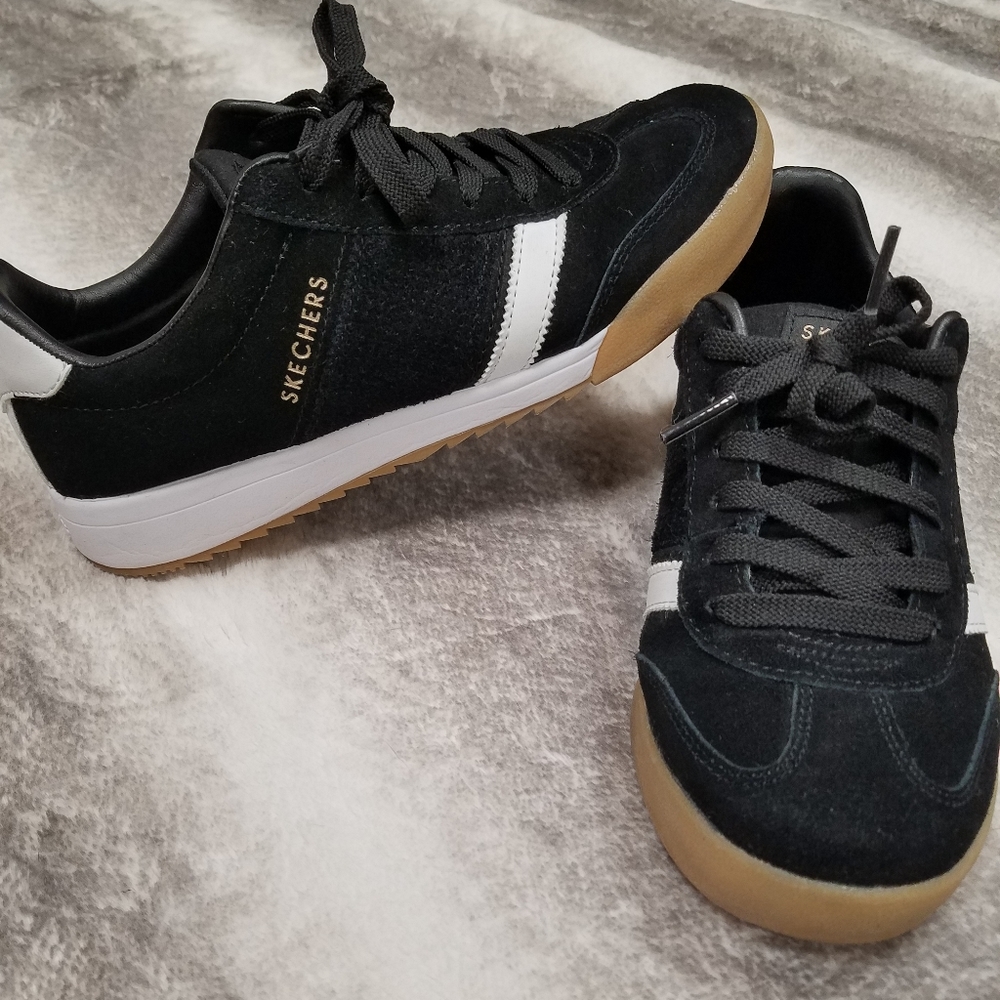 Sketchers Black and White Sneaker